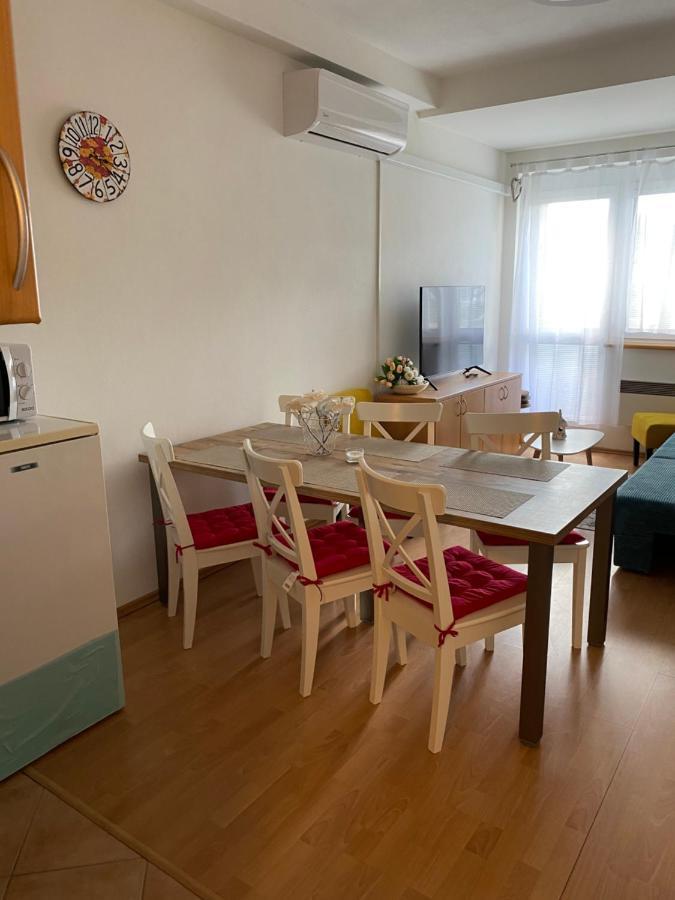 Apartment Dony Доновали Екстериор снимка