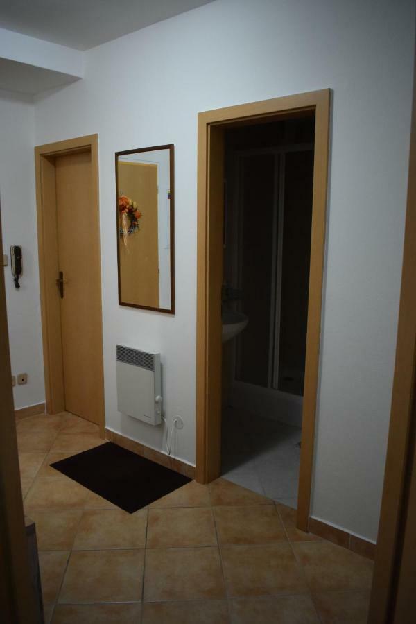 Apartment Dony Доновали Екстериор снимка